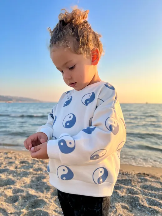 White childrenswear sweatshirt with blue print