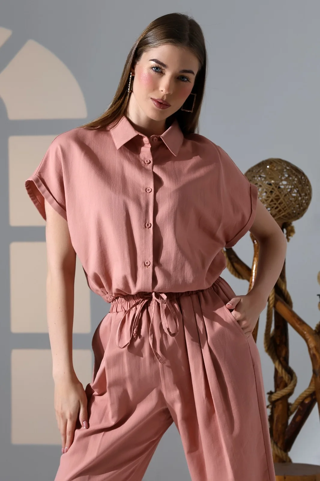 Dusty rose short-sleeve womenswear jumpsuit
